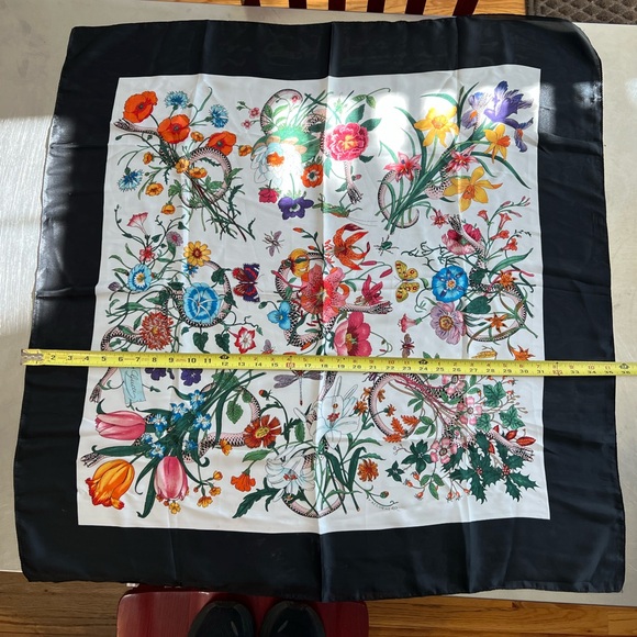 COPY - Authentic Gucci Flora Silk Scarf - Picture 1 of 7
